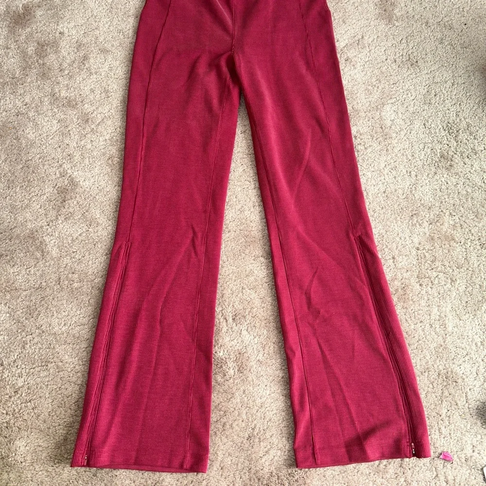 Lululemon Brushed Softstreme Ribbed Zip Flare Pant Pomegranate 8 Never Worn - Picture 4 of 8